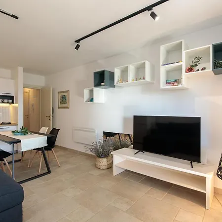 Lovro Apartment Punat