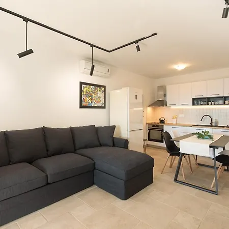Apartment Lovro